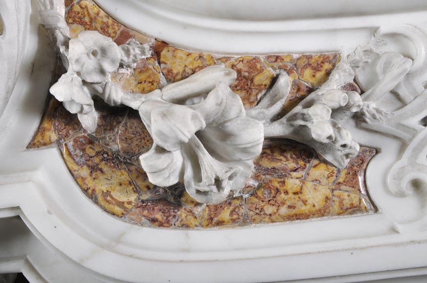 Великолепный старинный камин конца 18 века, изготовленный из скульптурного мрамора и мрамора брокатель, украшенный ангелочком.-3