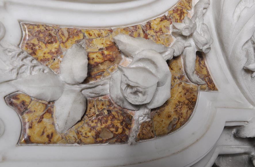 Великолепный старинный камин конца 18 века, изготовленный из скульптурного мрамора и мрамора брокатель, украшенный ангелочком.-4