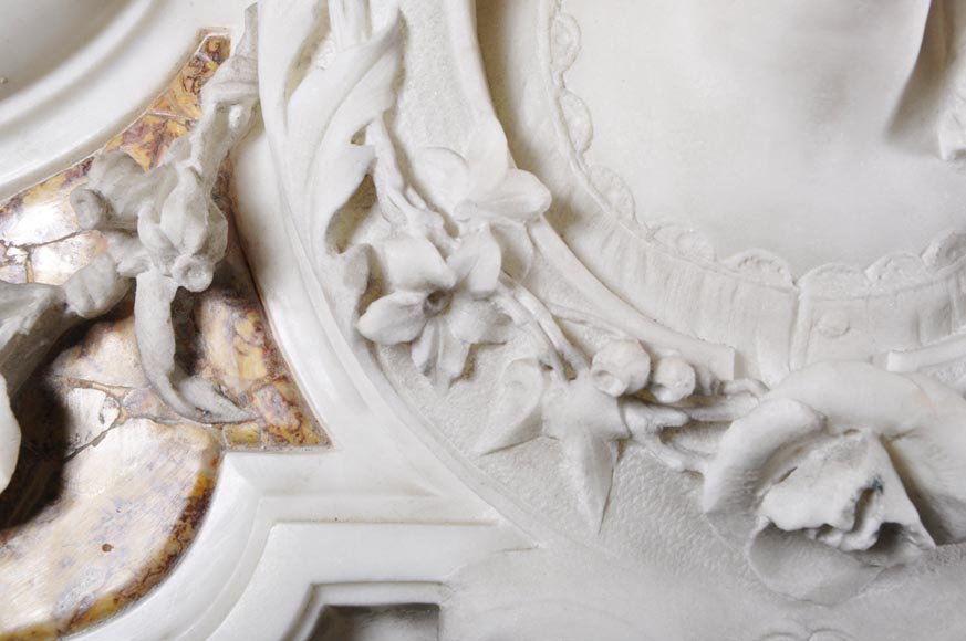 Великолепный старинный камин конца 18 века, изготовленный из скульптурного мрамора и мрамора брокатель, украшенный ангелочком.-5