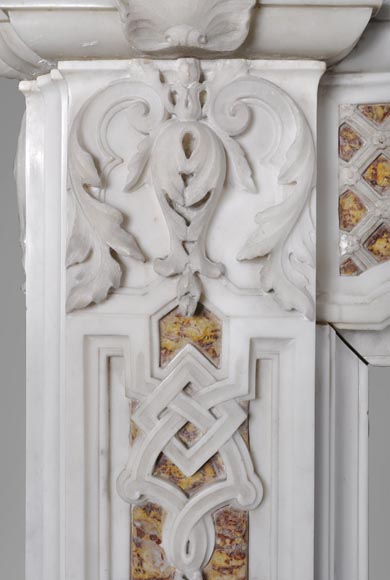 Великолепный старинный камин конца 18 века, изготовленный из скульптурного мрамора и мрамора брокатель, украшенный ангелочком.-8