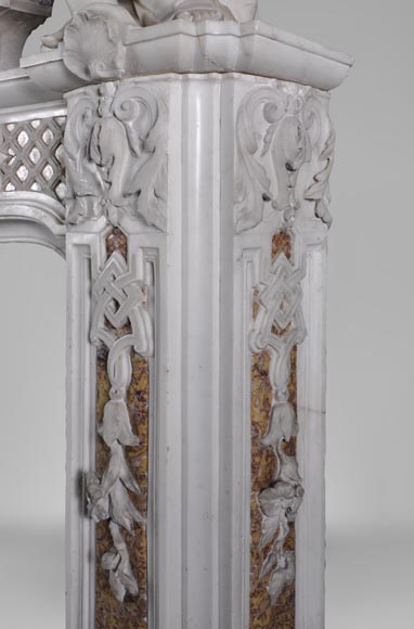 Великолепный старинный камин конца 18 века, изготовленный из скульптурного мрамора и мрамора брокатель, украшенный ангелочком.-14