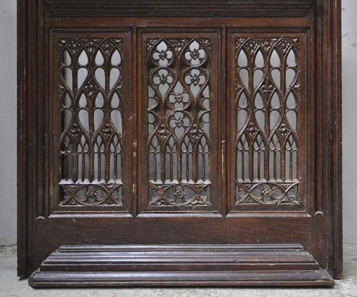 Красивая дубовая дверь в Неоготическом стиле, украшенная ажурными орнаментами, 19 век. -3