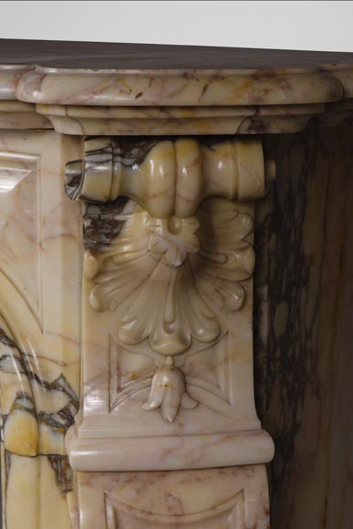 Старинный камин в стиле Людовика XV, изготовленный из мрамора Breccia Nuvolata, украшенный тремя раковинами.-9