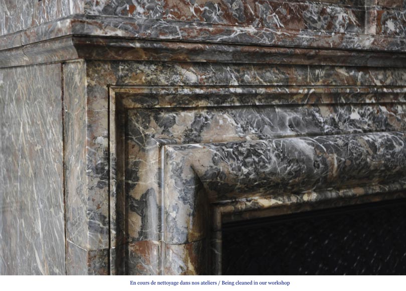 Большой старинный камин в стиле Людовика XIV с акротерием, изготовленный из Красного Северного мрамора.-3