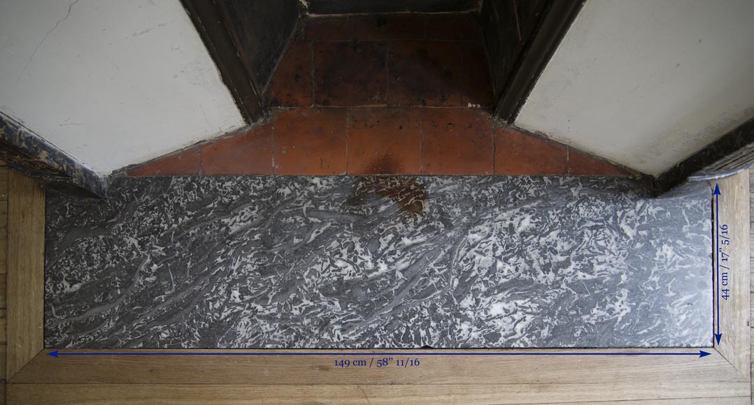 Старинный камин эпохи Регентства, изготовленный в 18 веке из серого мрамора Сант Анн. -8