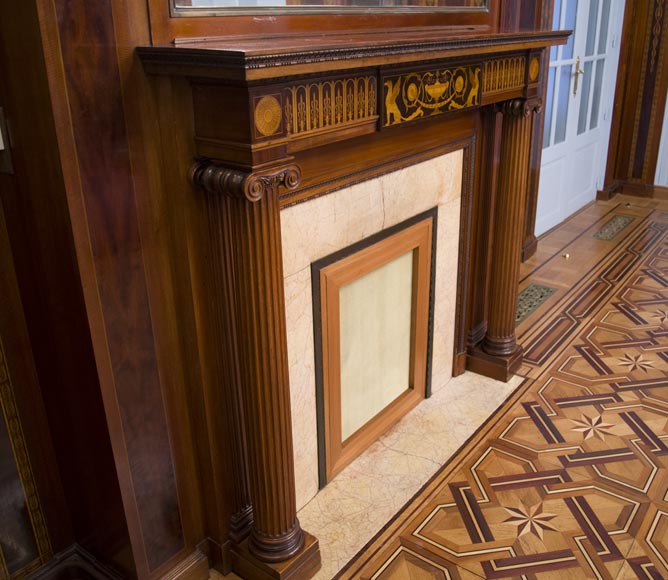 Великолепная деревянная обшивка комнаты в стиле Регентства, украшенная маркетри из красного дерева с камином, Франция 19 век.-3