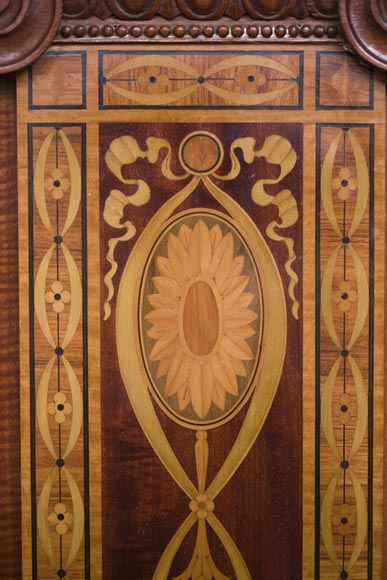 Великолепная деревянная обшивка комнаты в стиле Регентства, украшенная маркетри из красного дерева с камином, Франция 19 век.-11
