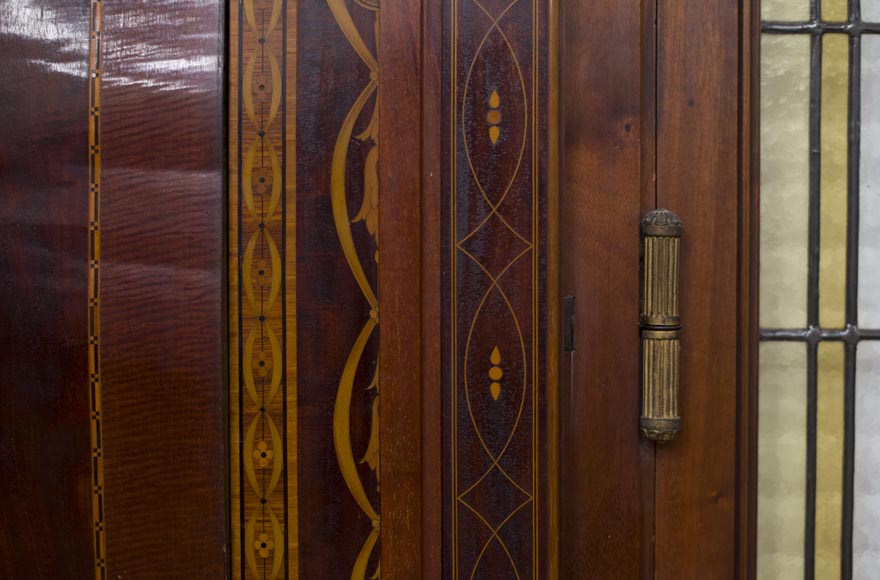 Великолепная деревянная обшивка комнаты в стиле Регентства, украшенная маркетри из красного дерева с камином, Франция 19 век.-21