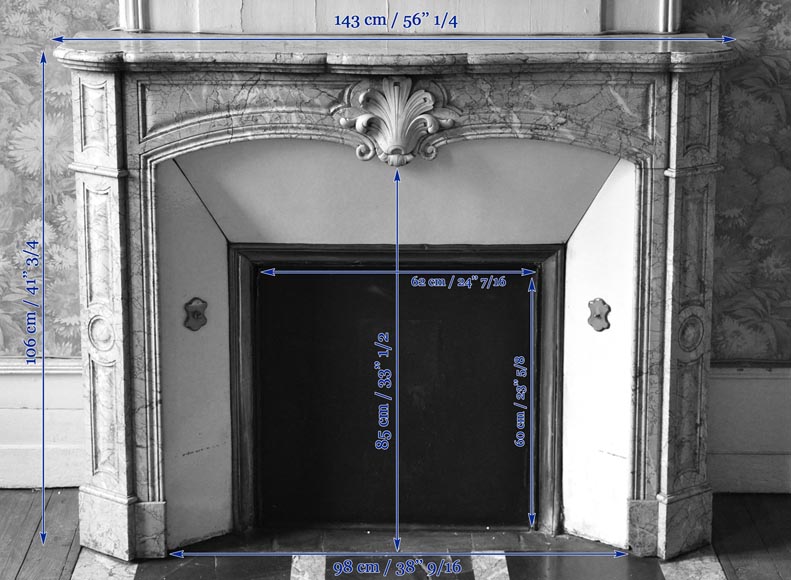 Старинный камин в стиле Людовика XV, изготовленный из мрамора Breccia Nuvolata, украшенный раковиной из каррарского мрамора.-8