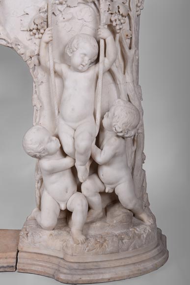 Детские игры, великолепный старинный камин из скульптурного мрамора, украшенный ангелочками, выполненными в горельефе.-7