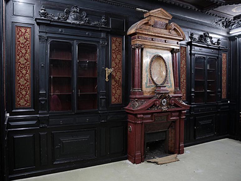 Редкая деревянная комната в стиле Наполеона III из чернёного дерева с монументальным камином из стюка под имитацию порфира.-0
