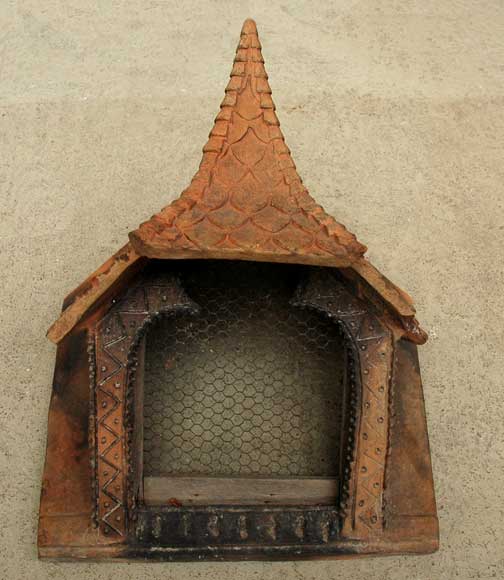 Старинное декоративное украшение крыши из терракоты.-4