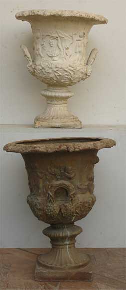 Пара свинцовых ваз 19го века, украшенных амурами.-0