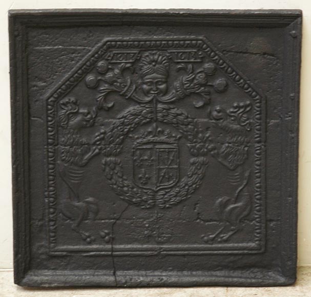 Старинная каминная плита с гербами Франции и Наварры, датированная 1613м годом.-0