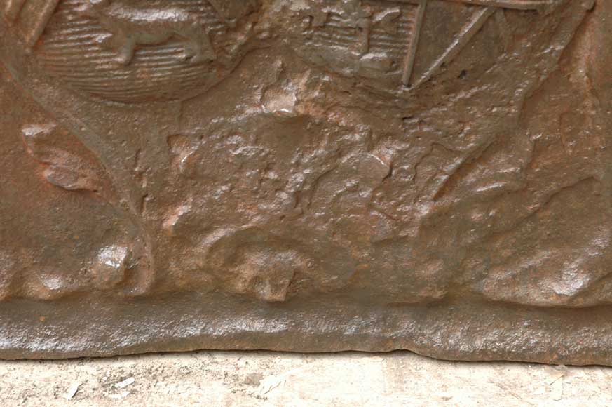 Старинная каминная плита, декорированная гербами семьи де Жаннель де Бельваль (de Jannel de Belval).-7